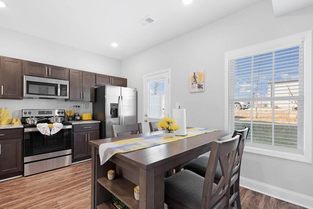 Make Lemonade In Luxury W King Bed And Free Parking Plus 40 Minutes To Nashville Clarksville Exterior photo